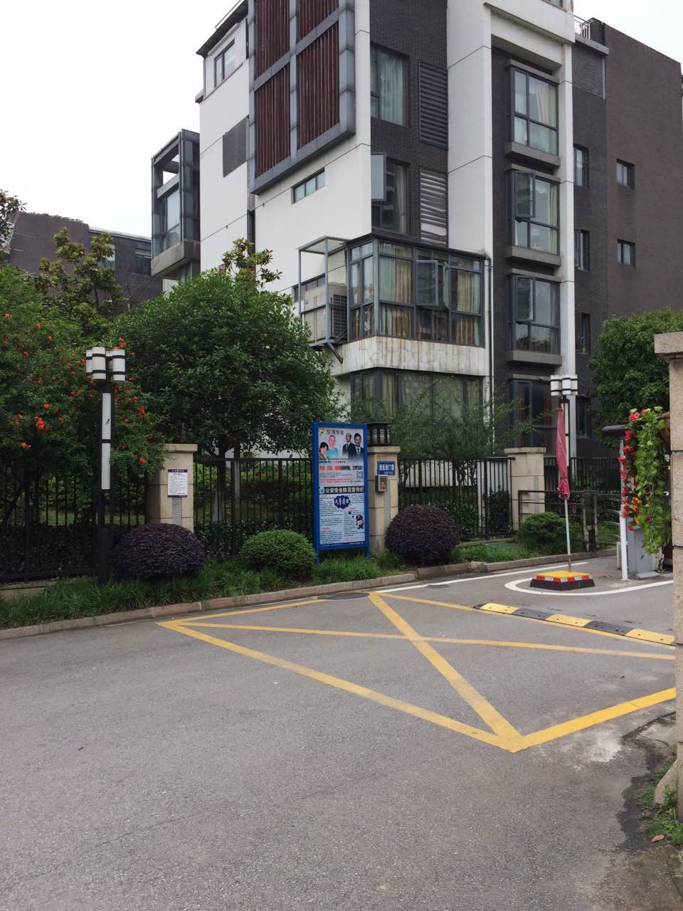 水岸星城c区E门